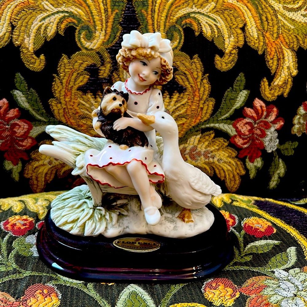 Giuseppe, Armani, porcelain statue, close encounters